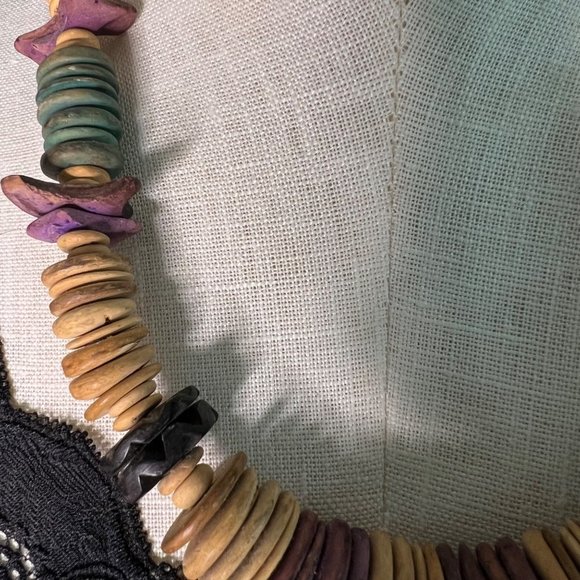 Stacked Flat Beads Lion Discs Multicolor Wood? Necklace - Picture 4 of 5